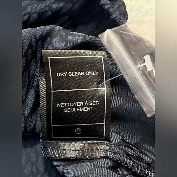 BB Dakota Women's Dark Blue & Black Patterned Wrap Blouse Size Medium - Picture 13 of 15